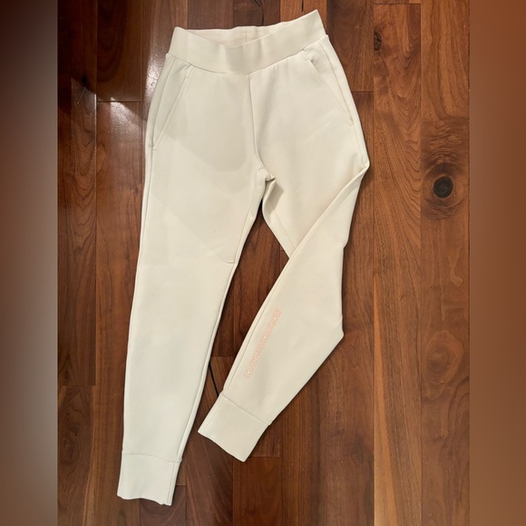 ASICS WOMEN'S TECH KNIT CREW TOP and PANT SET Size XS in Birch - Picture 6 of 16